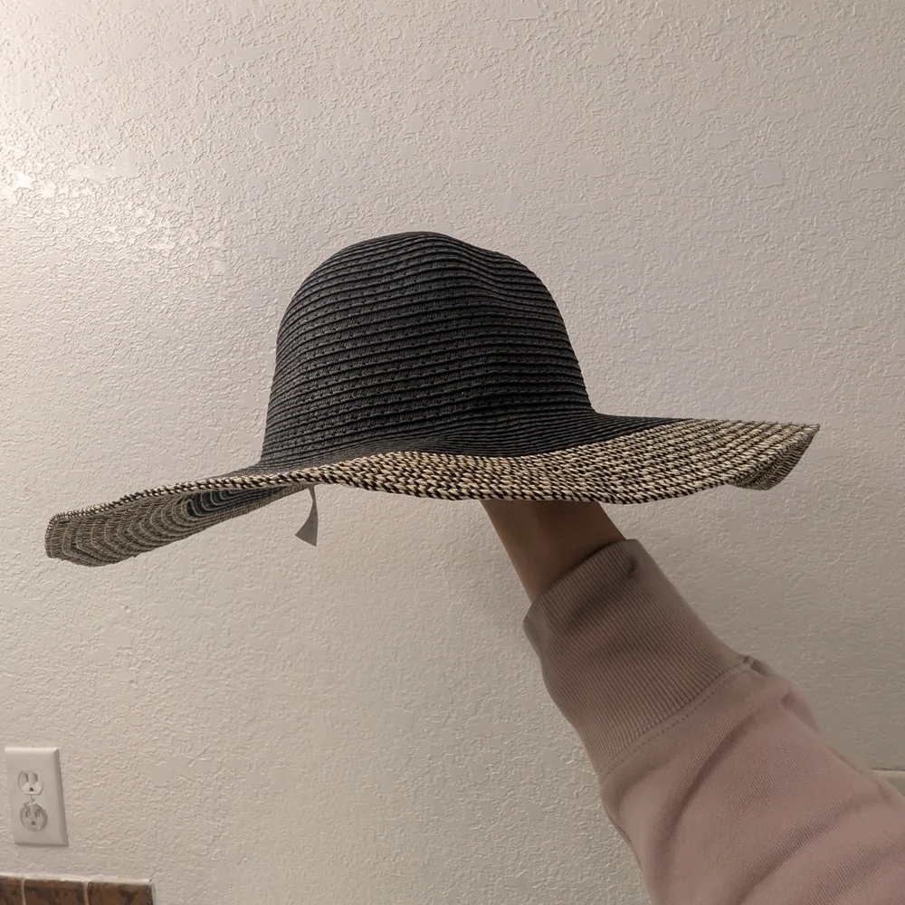 Time and Tru Black and Tan Wide Brim Hat